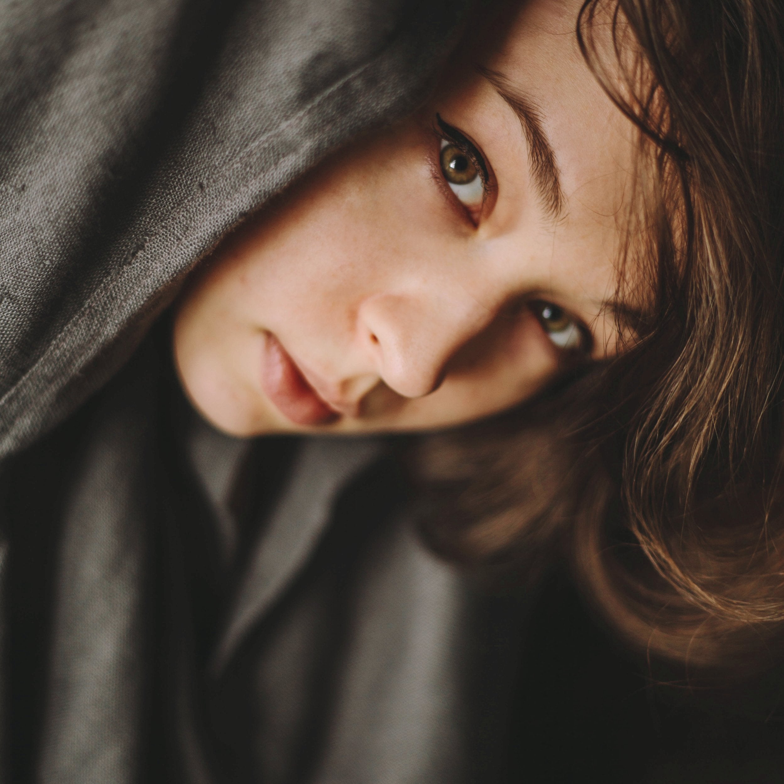 Taya Iv: Cosying up...